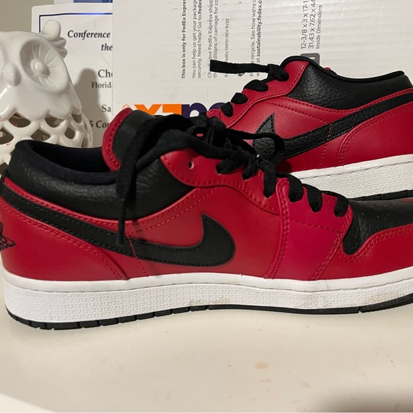 Jordan one retro black and red sneakers for sale - Picture 7 of 8